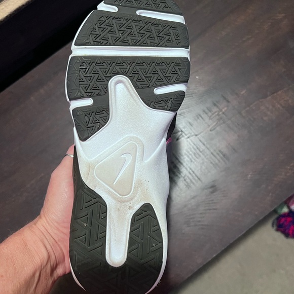 Nike - Picture 4 of 4